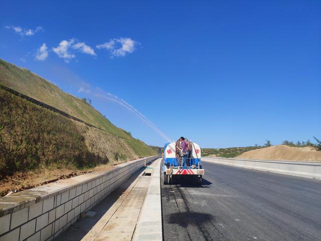 邊坡綠化、礦山復綠為什么會用到客土噴播機?(5) 邊坡綠化、礦山復綠為什么會用到客土噴播機?(5)